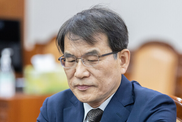 노태악 선거관리위원장이 중앙선거관리위원회의 자녀 특혜 채용 의혹에 대해 사과했지만 파장이 이어지고 있다. 사진=노태악 중앙선거관리위원장