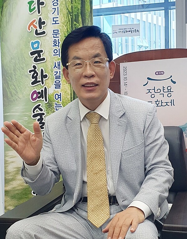 이효상 다산문화예술진흥원 원장이 한국NGO신문과 대담을 진행하고 있다.[김다원 기자]