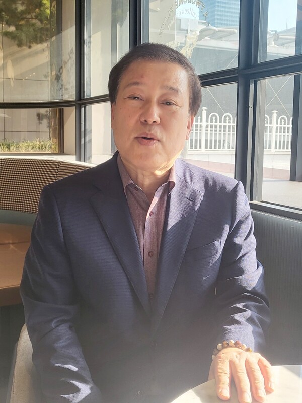 신창섭 서울문화재단 이사(전 KBS청주방송총국장)가 한국NGO신문과 대담하고 있다.[김다원 기자]