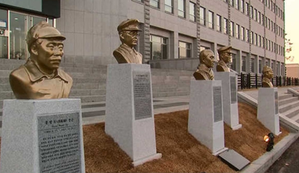 육사에 설치된 홍범도 장군 흉상