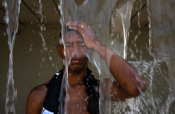 Moradores do Brasil atingidos por onda de calor[AFP]