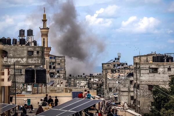 ▲이스라엘군의 공습 이후 검은 연기가 피어오르는 가자지구 최남단 도시 라파[사진=연합뉴스]