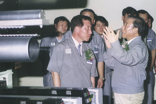 ▲1999년 6월 스판덱스 공장 준공식에 참석한 조석래 명예회장 모습