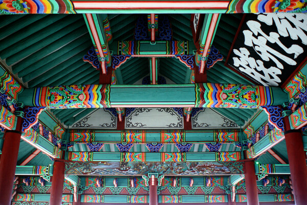 ▲ 제주 관덕정 천장