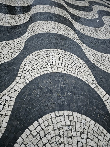 ▲ 리스본 로시우 광장의 대리석