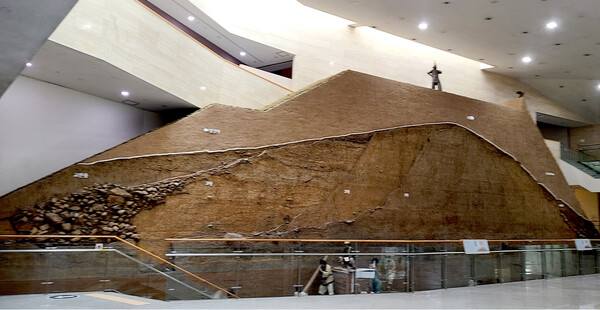 ▲ 몽촌 토성 축조 방법