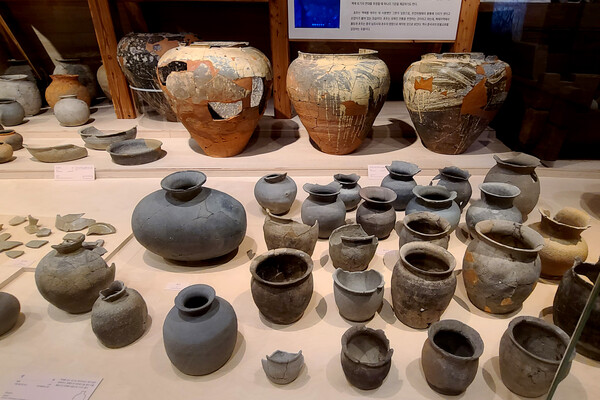 ▲ 몽촌 토성 발굴 유물