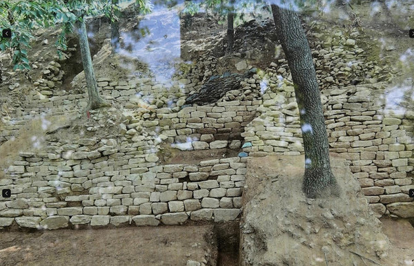 ▲ 발굴 과정에서 드러난 양천 고성지 성벽