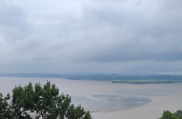 ▲ 오두산성에서 본 임진강