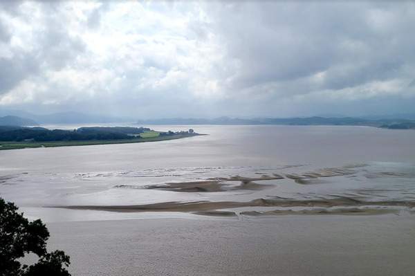 ▲ 오두산성에서 바라본 한강과 임진강 합수 지점