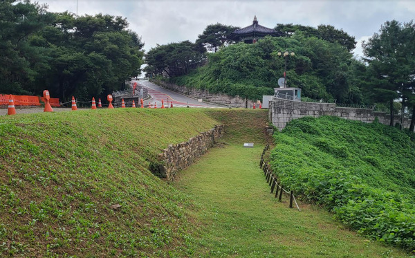 ▲ 복원된 오두산성