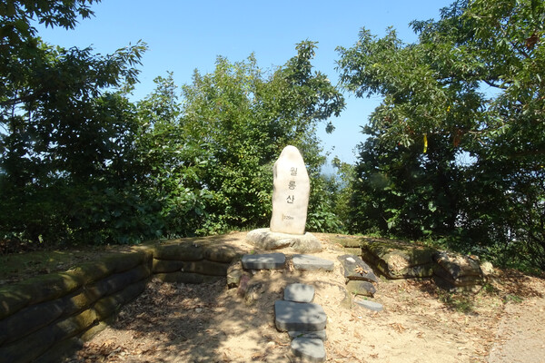 ▲ 월롱산 표지석