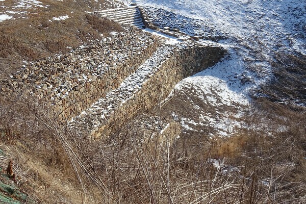 ▲ 성문지와 성벽