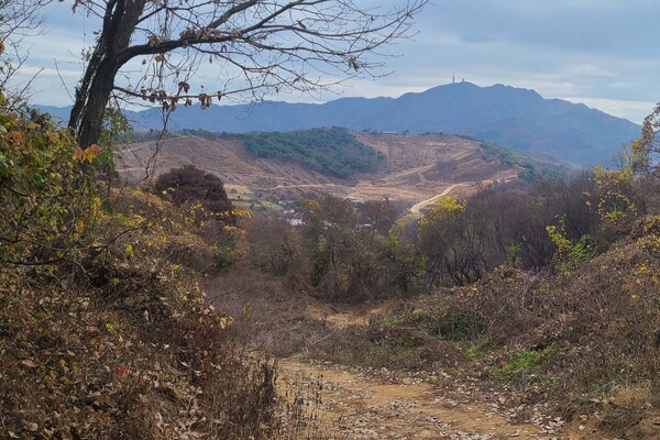 ▲ 칠중성에서 본 감악산