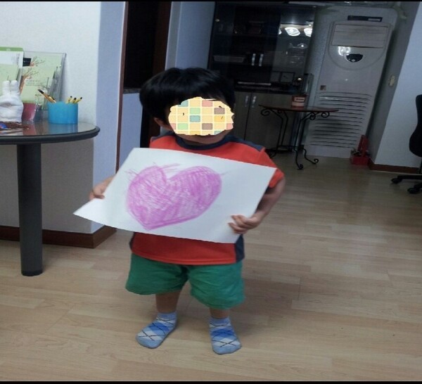 ▲동우의 이상행동, 유분증의 원인을 살펴보니 환경적 요인으로 인한 비정체성 유형에 속하는 증상으로 동우의 심리·행동수정이 매우 필요한 상황이었다. 필자 제공