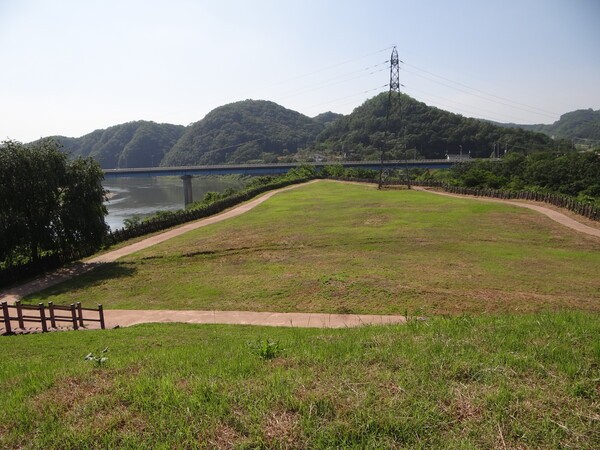 ▲삼각형 모양의 서쪽 성내