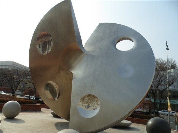 ▲댄스스포츠를 한다고 하면 부러워하지만, 정작 좋게 보는 지는 아직 양면성이 있다. 필자