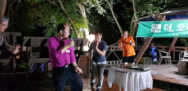 ▲춤은 다른 사람을 즐겁게 해주고 자신의 다른 이미지도 보여줄 수 있는 기회이자 장기다. 필자 제공