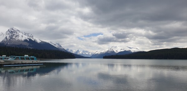 ▲이번 여행 중에 수많은 곳을 다녔고, 머물렀고, 또 떠났다. 마치 초등학교 방학 숙제를 하듯, 하나하나 채워갔다. 떠날 때마다 머문 자리는 늘어만 갔고, 떠난 자리엔 아무런 흔적도 남기지 않았다. 삶이란 것도 이와 다르지 않다. 지나간 자취는 시간 속에 묻히고, 추억만이 가슴 속 한편에 남는다. 필자