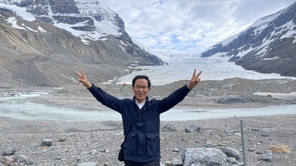 ▲노마드의 흉내라도 내보고 싶었다. 고정된 삶의 틀에서 벗어나고 싶었다. 넓은 세상을 돌아다니다 보면 미처 깨닫지 못한 진리의 한 조각쯤은 얻을 수 있으리라는 막연한 기대도 있었다. 그렇게 내 인생 노트에 써 두고도 잉크가 말라버린 버킷리스트 한 줄이, 스무 해를 지나 마침내 현실로 다가온 것이다. 필자