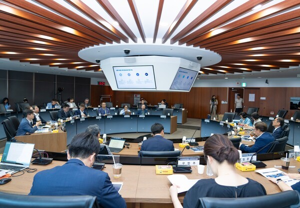 개인정보 미래포럼에서 SKT 해킹 사건 언급 중인 개인정보위원장
