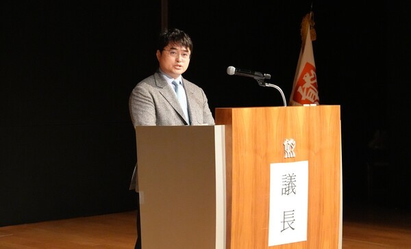 ▲국내 굴지의 제약사 대웅제약이 전국 380여 곳의 병원을 대상으로 불법 리베이트를 제공해 신약 처방을 유도한 정황이 드러나 파장이 일고 있다. 이창재 대웅제약 대표가 지난 3월 26일 열린 정기 주주총회에서 발언하고 있다. 대웅제약 제공