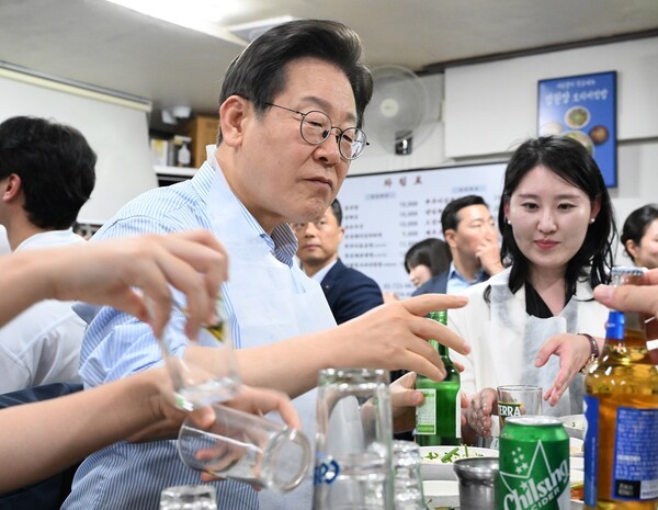 이 대통령 "민생회복 소비쿠폰, <b>골목상권</b>에 온기 불어넣을 것"