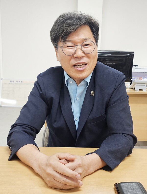 ▲굿윌스토어 신경종 밀알엑스코점 원장. 정성민 기자