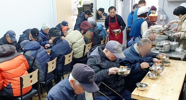 ▲원각사 무료급식소 운영 모습. ⓒ 사회복지원각