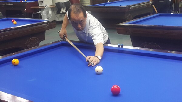 ▲당구가 남녀노소를 가리지 않는 스포츠가 되다 보니 조카들은 물론 손주들과도 함께 즐길 수 있는 스포츠로 발전했다. 필자