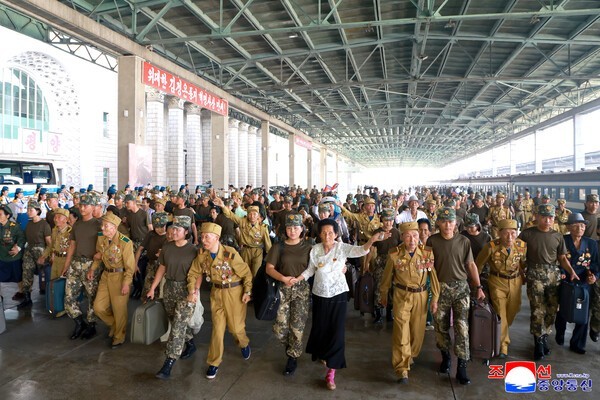 ▲북한의 전승절(7월 27일) 72주년 경축행사 참가자들이 지난 25일 평양에 도착했다고 조선중앙통신이 26일 보도했다. 연합뉴스