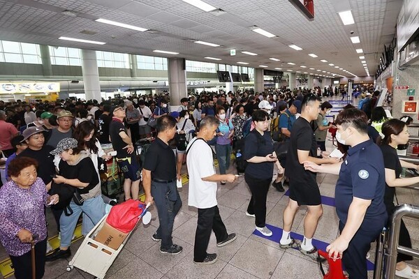 ▲연안 여객 터미널 이용객 모습. 옹진군