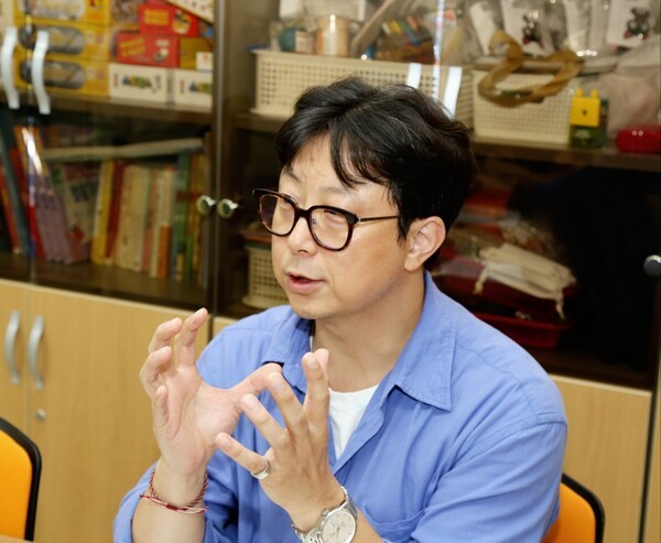 ▲조용근 회장은 최근 학생들의 어려움이 다변화되고 다각도로 나타나면서 교육복지 사업의 중요성이 커가고 있다고 설명했다. [이영일 기자]