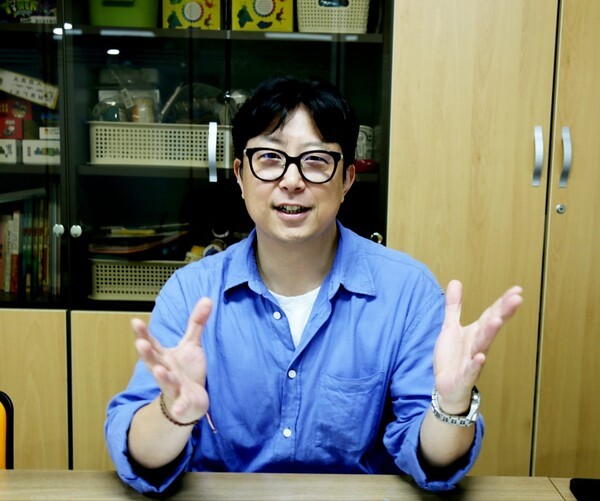 ▲어려운 학생들을 위한 도움이 되기 위해 열악한 처우 등을 이겨내며 오직 청소년들을 위해 헌신하고 있는 조용근 회장과 모든 교육복지센터 종사자분들께 지면을 빌어 감사를 드린다. [이영일 기자]