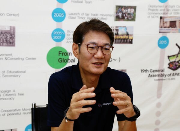 ▲김진곤 국장은 기독교 신앙을 바탕으로 한 가정환경 속에서 자연스럽게 교회학교에서 성장했고 YMCA와의 만남도 자연스러웠다. [이영일 기자]