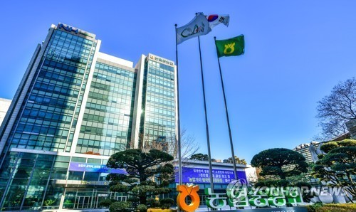 경찰, 농협중앙회 압수수색…<b>강호동 회장 수뢰 혐의</b> 본격수사