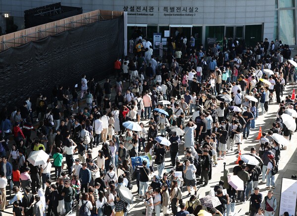 ▲ 추석 연휴 엿새째인 8일 서울 용산 국립중앙박물관을 찾은 관람객들이 줄을 서서 입장하고 있다. 연합뉴스