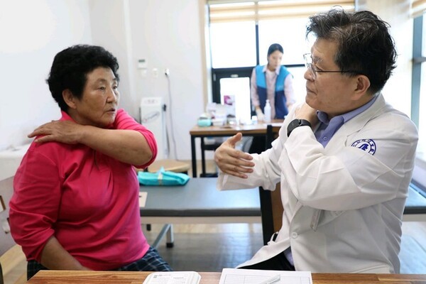 ▲대청도 의료봉사활동 모습. 인하대병원