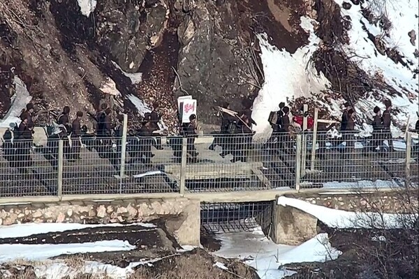 ▲ 서부전선 GP 일대서 작업하는 북한군 모습(기사와 직접 관련 없음). 연합뉴스