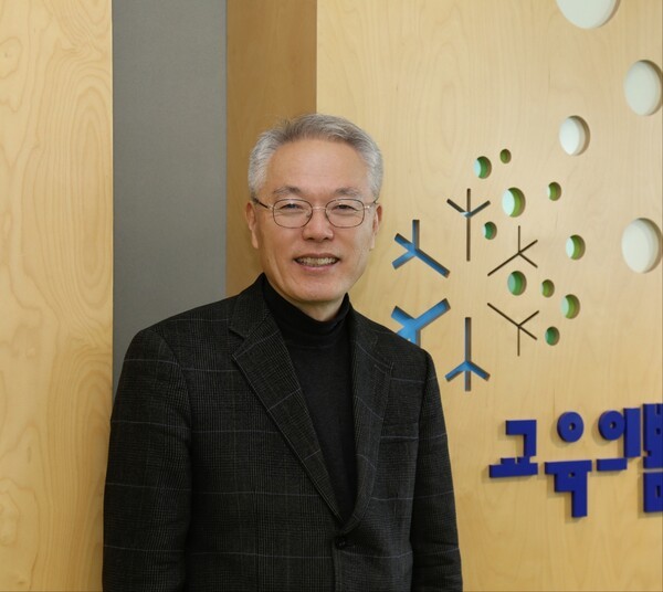 ▲송 대표는 입시 경쟁의 부담이 크긴 크지만 아이들에게 무언가 자기들이 원하는 것이 있고 저질러 보고 싶은 일이 있을 때 그 모험을 할 수 있는 기회를 주라고 강조했다. 이영일 기자