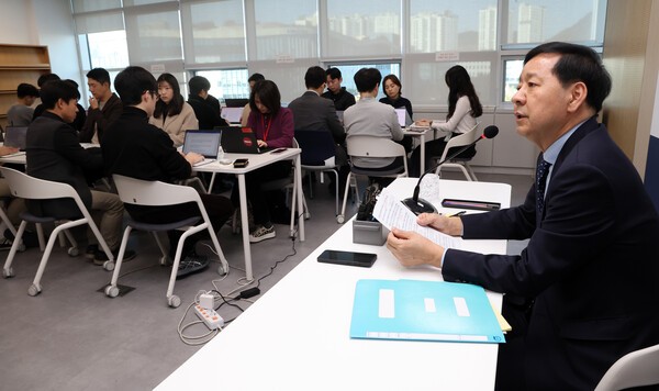 ▲ 구윤철 부총리 겸 기획재정부 장관이 19일 정부세종청사 기재부 기자실에서 출입기자단 간담회를 열고 있다. 연합뉴스
