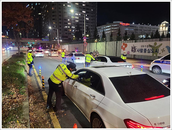 ▲ 음주단속중인 경찰 [사진=연합뉴스 제공]