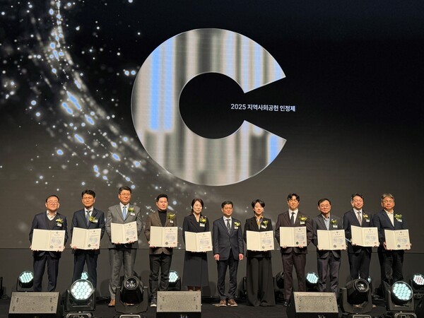 ▲행사 현장에서 기념사진 찍는 모습. SK하이닉스 제공