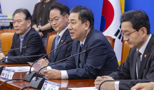 ▲ 더불어민주당 김병기 원내대표가 25일 국회에서 열린 APEC 성과확산 및 한미관세협상 후속지원위원회 1차 회의에서 발언하고 있다. 연합뉴스