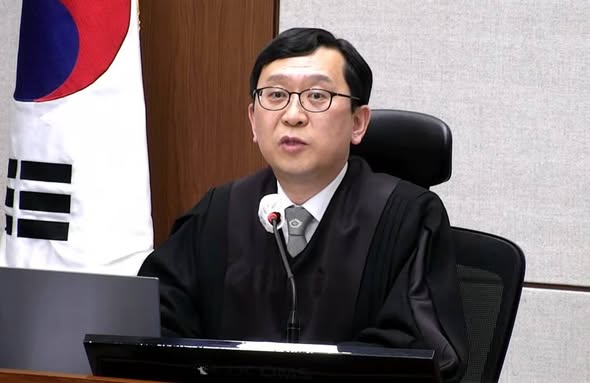 한덕수보다 유명해질 23년刑 때린 이진관 판사