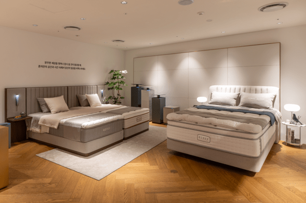 "프리미엄 유통 채널에 릴레이 전개"...코웨이, 롯데백화점 본점에 '코웨... - 뉴스 썸네일 이미지