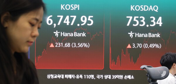 '치적'에 눈먼 정권이 만든 증시 참사, 그 속에서 스러지는 개미들