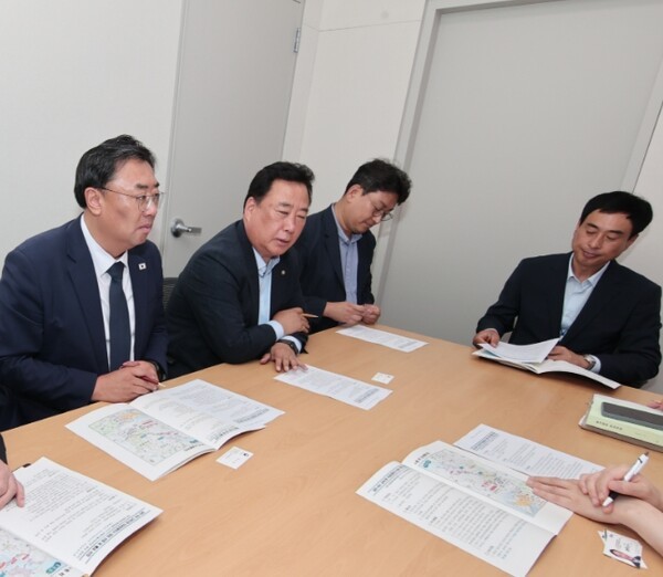 김기재 당진시장-어기구 의원, 세종청사 '원팀' 출격... 당진항 예산 확... - 뉴스 썸네일 이미지