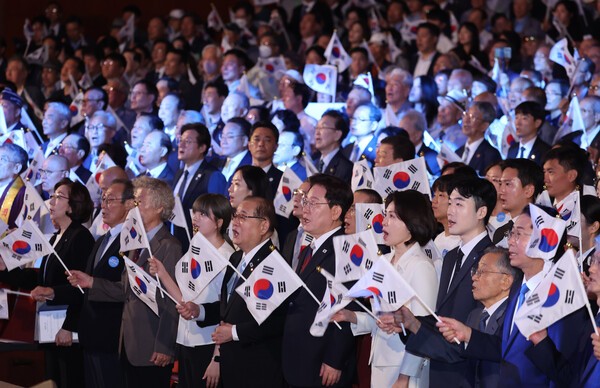 81년 전 되찾은 빛, 이제 미래를 밝힌다…'대체불가 대한민국' 향한 광복절 < 공정사회 < 기사본문 - 한국NGO신문
