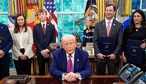 무역 협상 대상국 부과 기본 관세 10%…트럼프 "최저 상호관세율 예외 있을 수 있다"